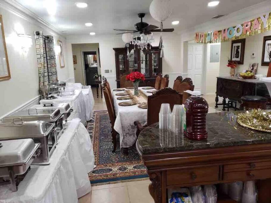 Entire Apartment Suite Family Singles Couples Nurses Dinners Business Meetings ลิโธเนีย ภายนอก รูปภาพ