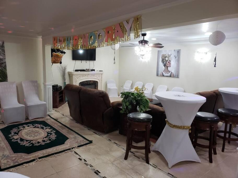 Entire Apartment Suite Family Singles Couples Nurses Dinners Business Meetings ลิโธเนีย ภายนอก รูปภาพ